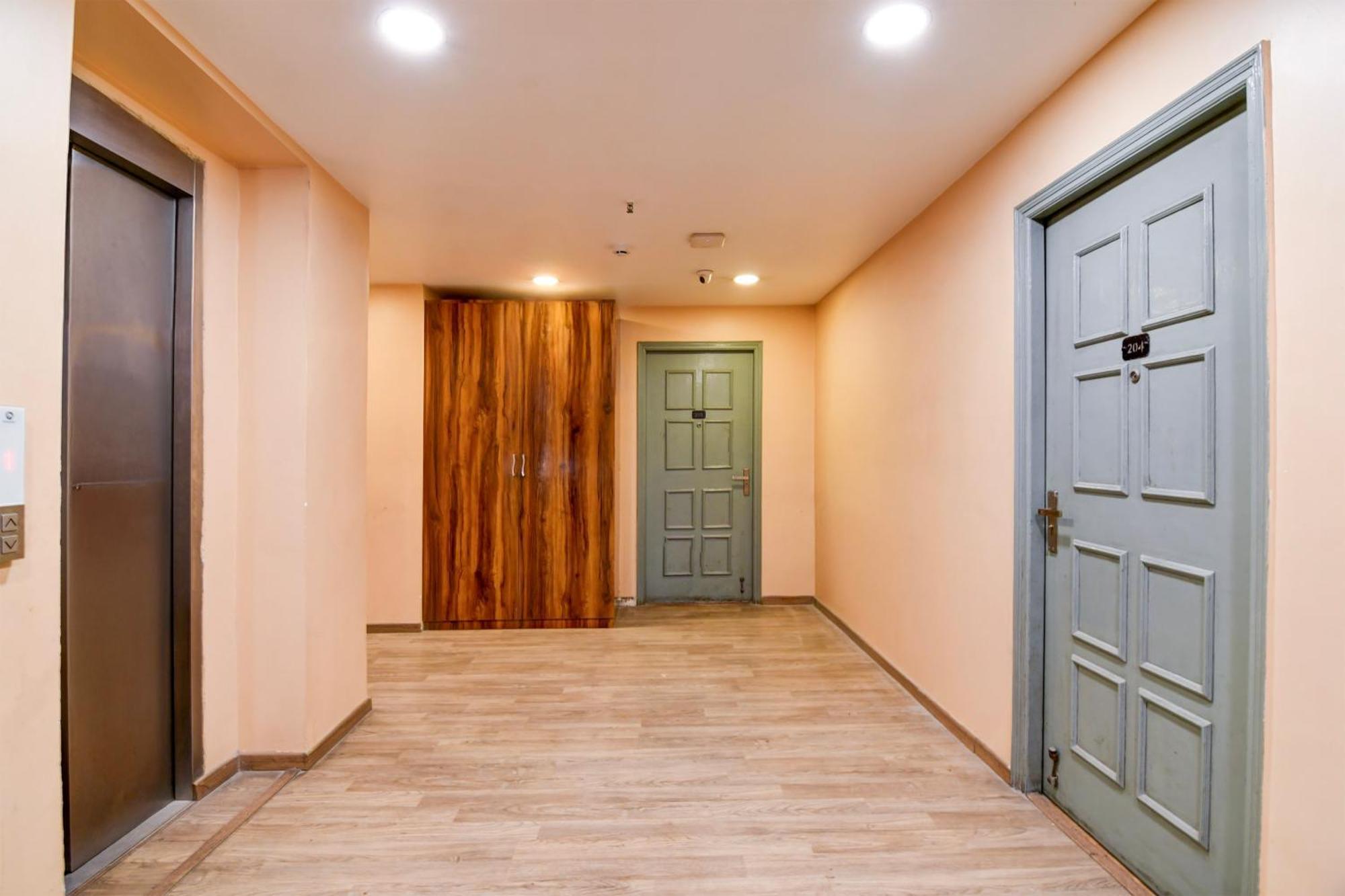 Super Townhouse Vip Road Formerly The Sky Kalkutta Exterior foto