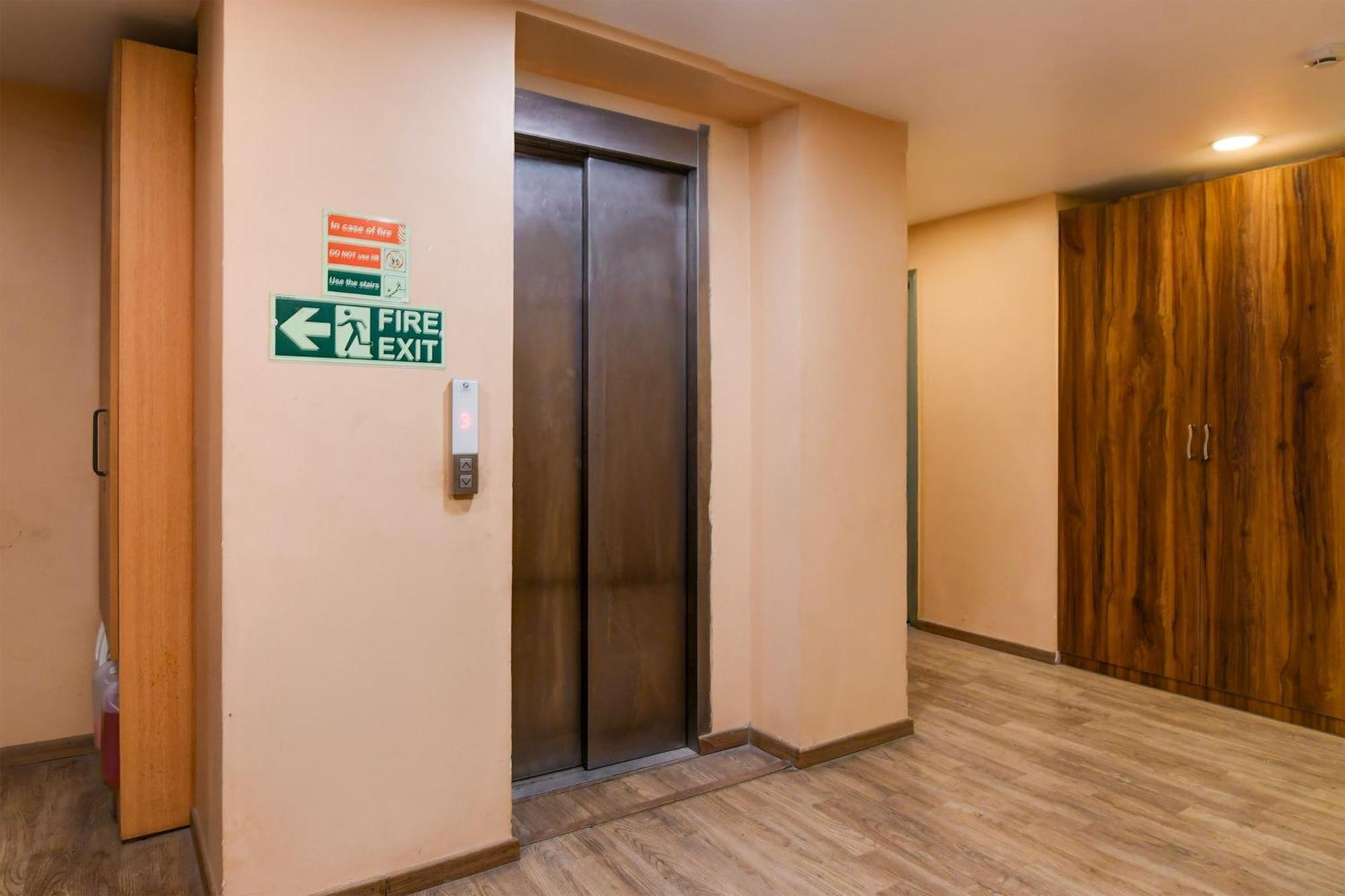 Super Townhouse Vip Road Formerly The Sky Kalkutta Exterior foto
