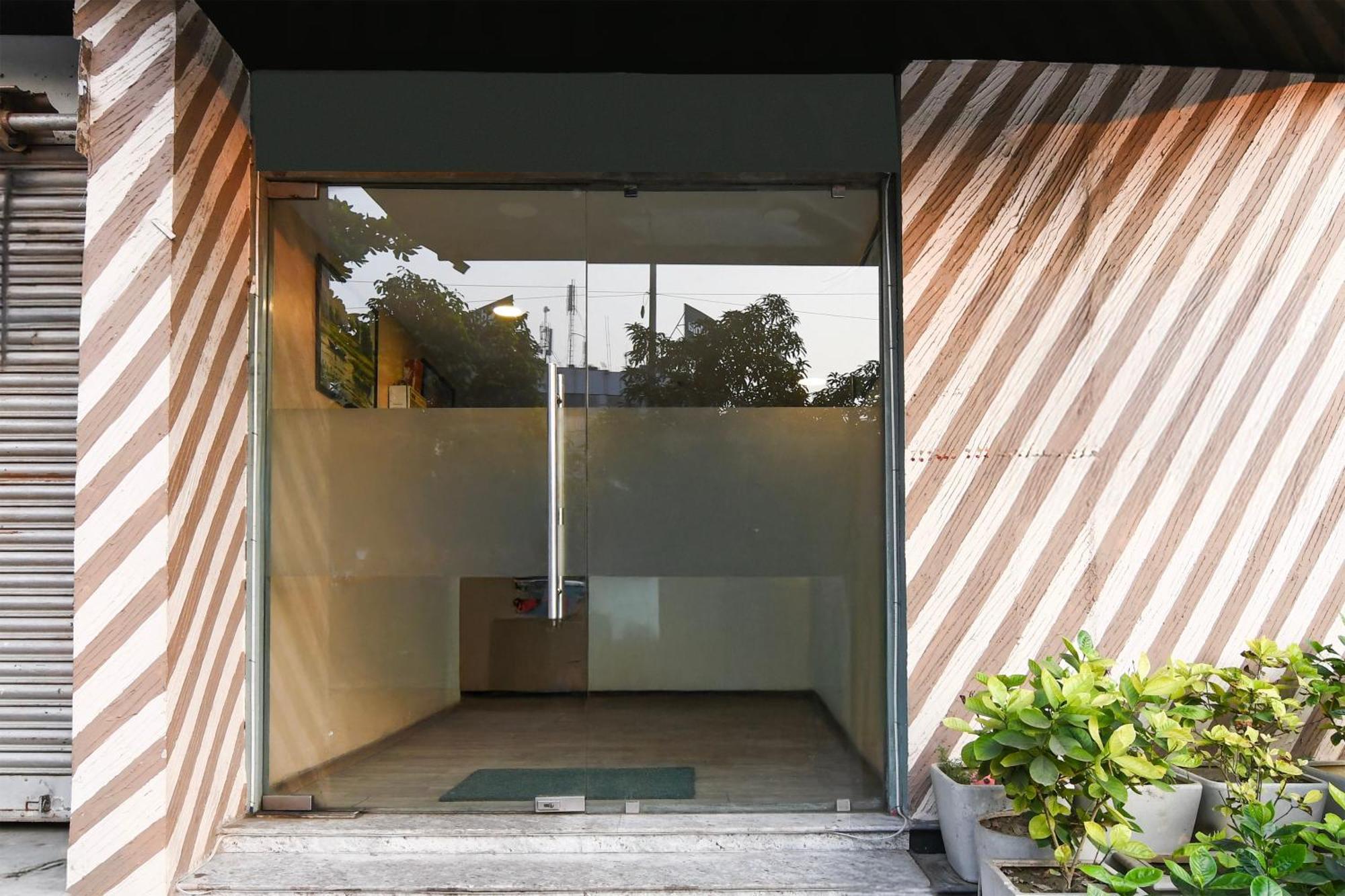 Super Townhouse Vip Road Formerly The Sky Kalkutta Exterior foto